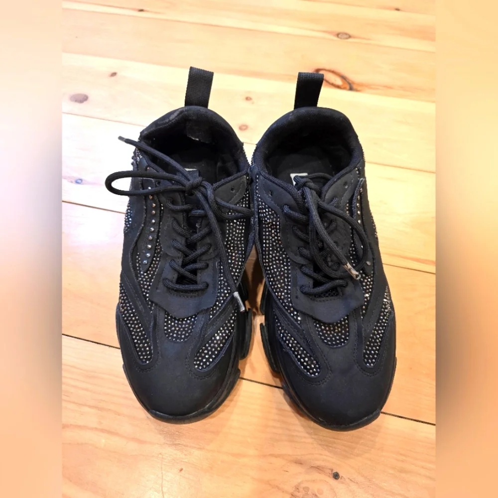 Running shoes - Picture 1 of 11